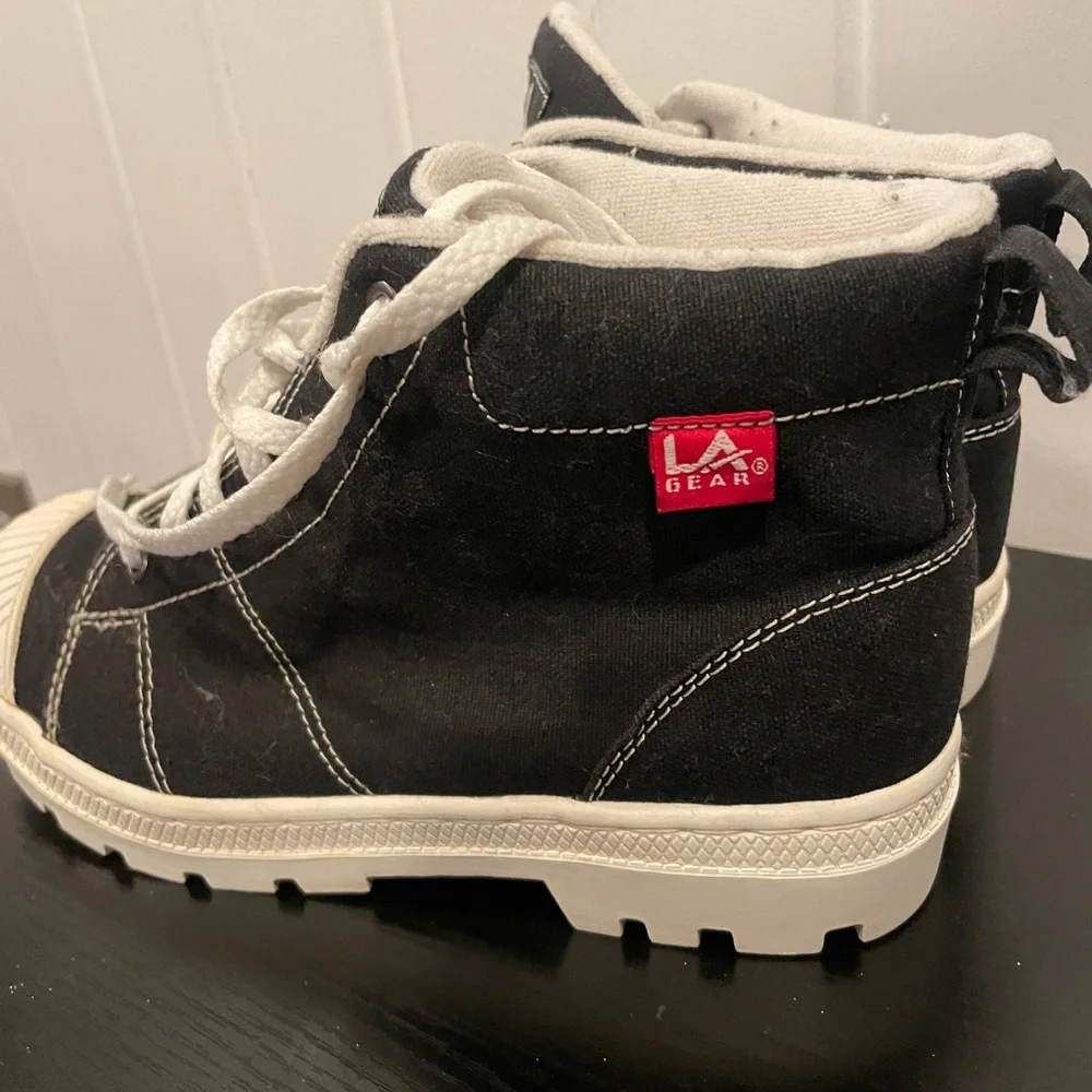 LA Gear Women’s Black High- Top Canvas Sneakers size 7.5